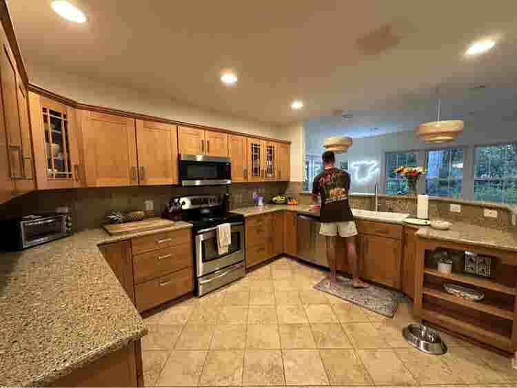 Waterfront home (room for rent)