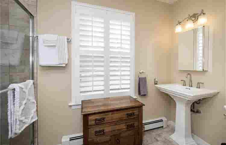 Waterfront home (room for rent)