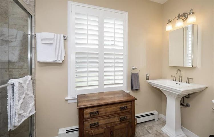 Waterfront home (room for rent)