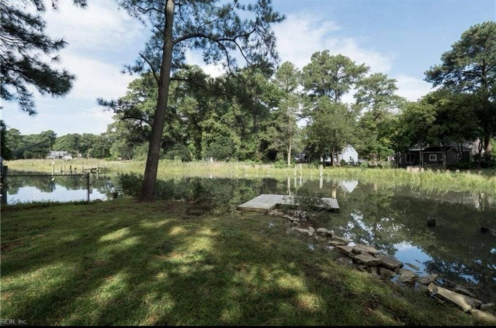 Waterfront home (room for rent)