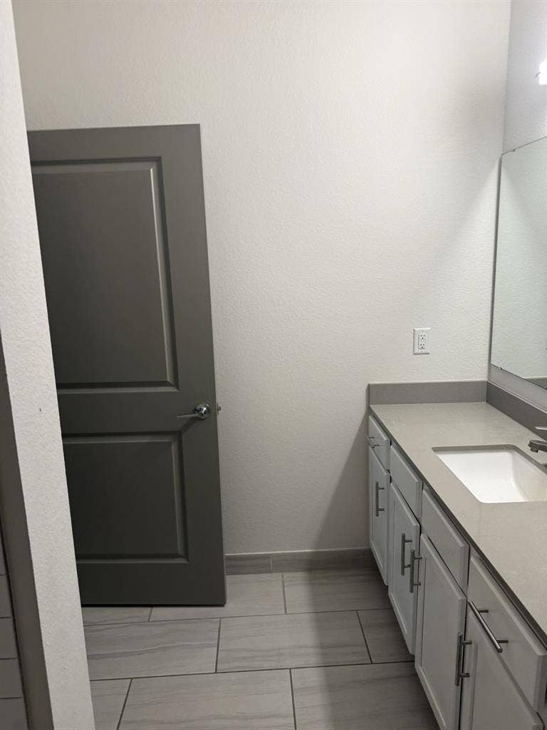 Private room/w bath