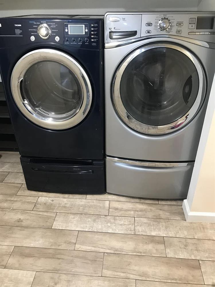 2 Bedroom 1Spacious Room Available