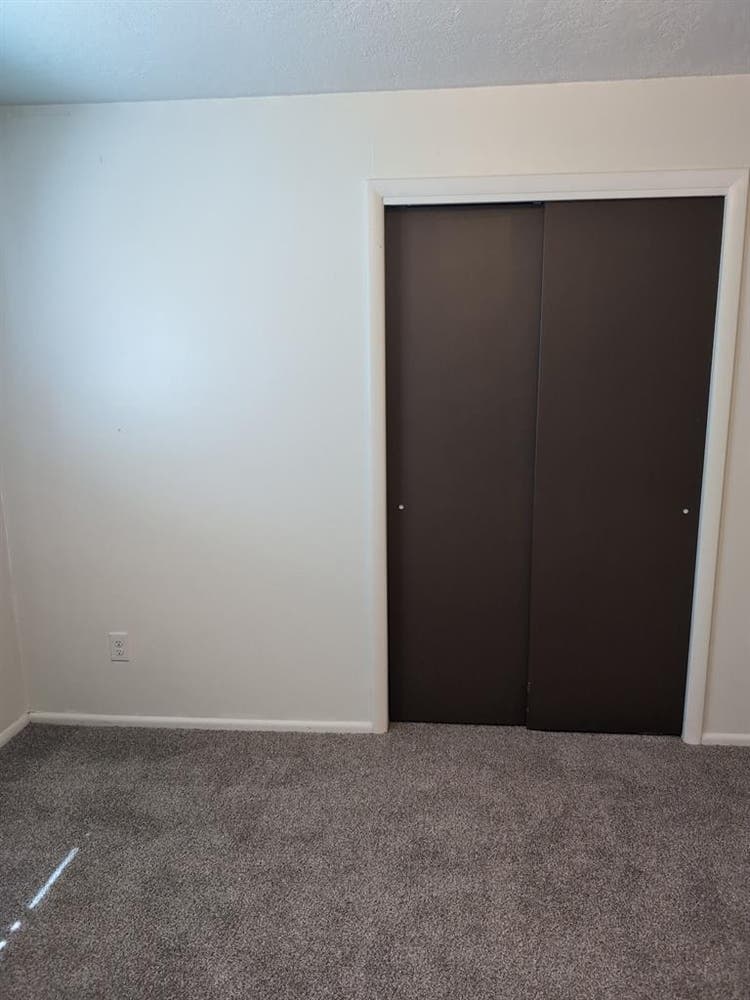 Looking for Female Roommate