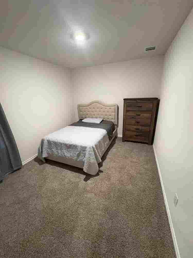 Bathroom for rent $