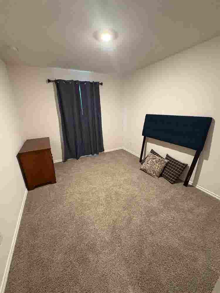 Bathroom for rent $