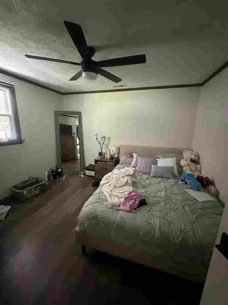 Looking for roommates