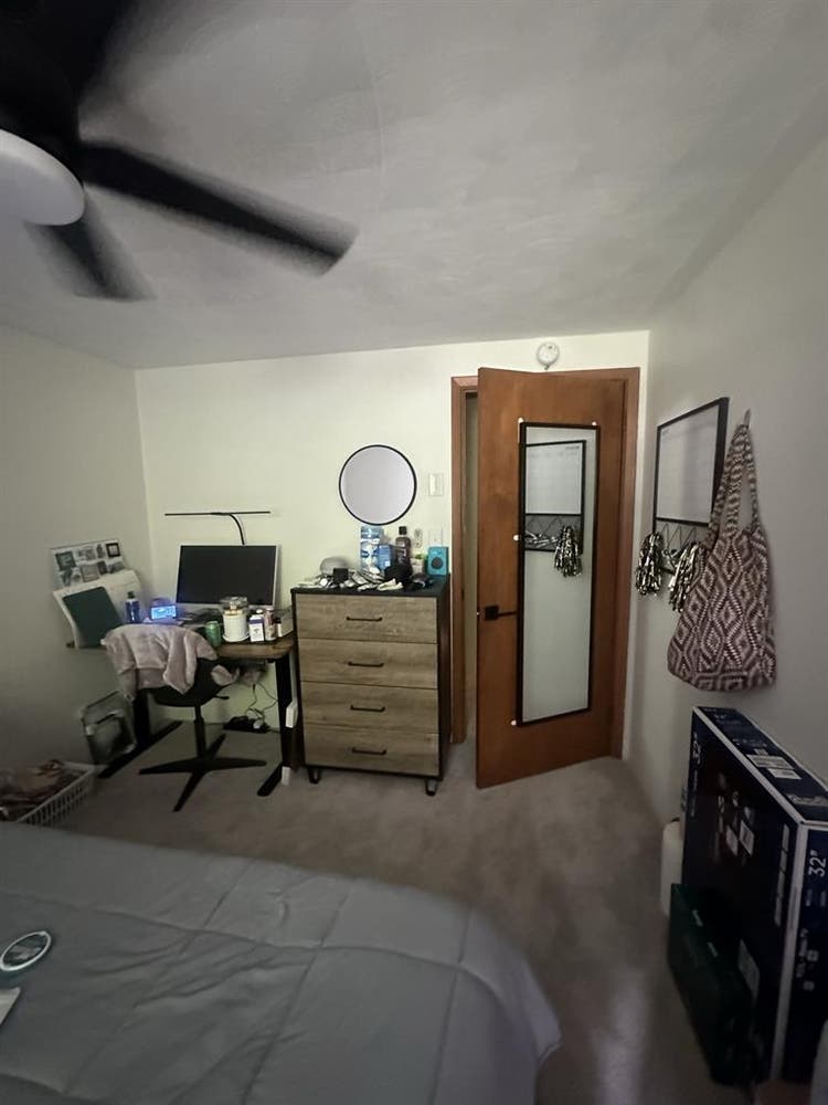 Looking for roommates