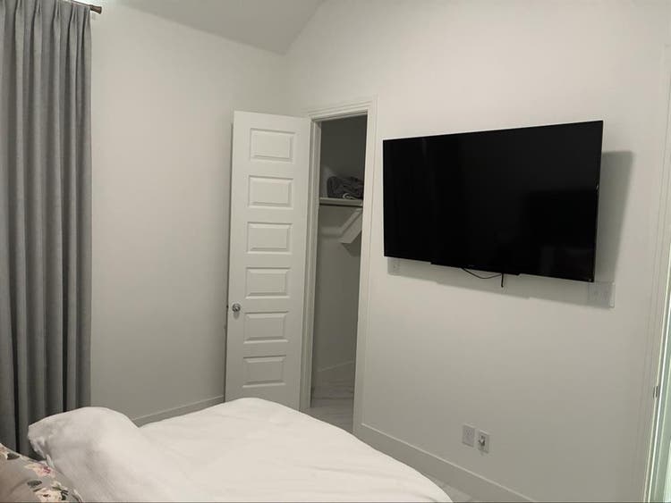 FURNISHED ROOM $
