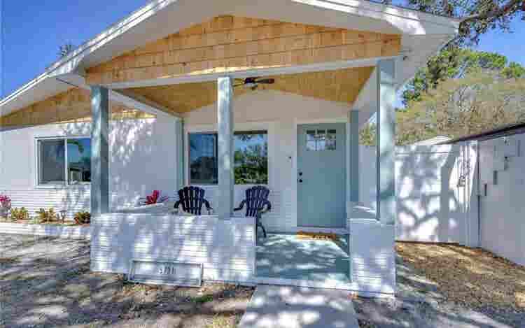 Private Room Gulfport Beach Cottage