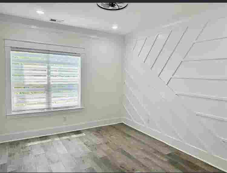 3 minutes to Downtown-Room in Home!