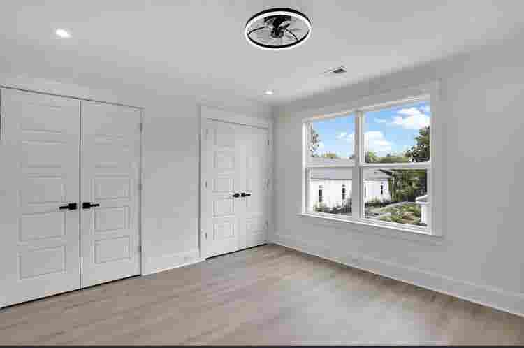 3 minutes to Downtown-Room in Home!