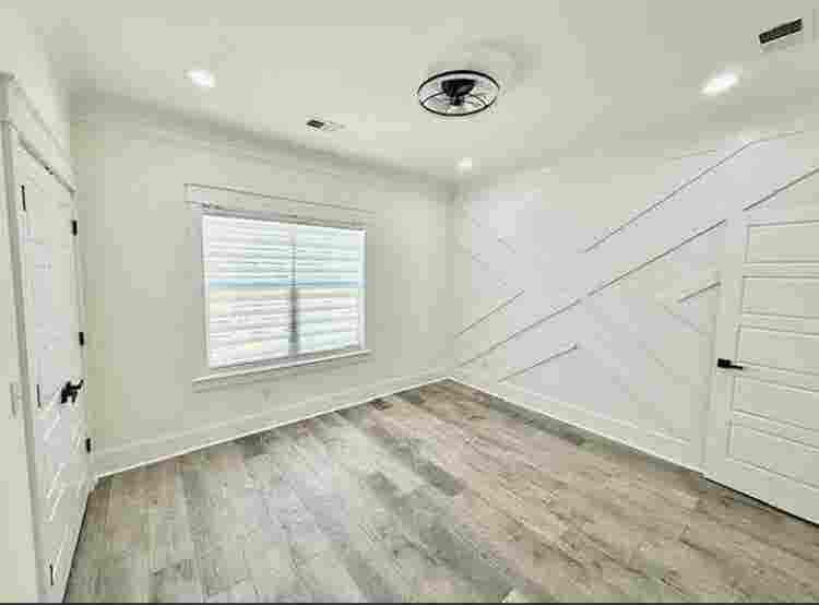 3 minutes to Downtown-Room in Home!