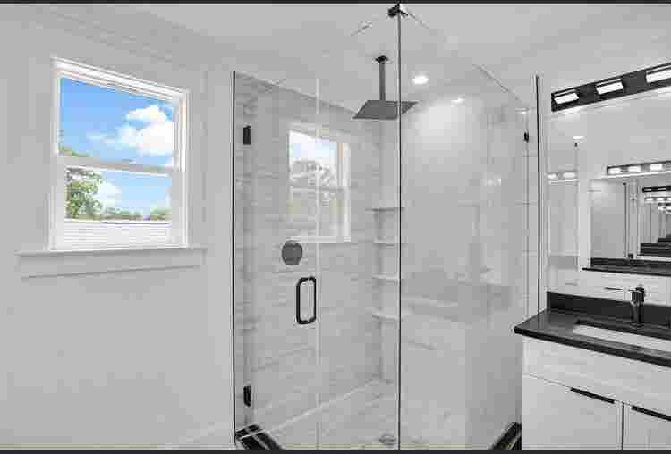 3 minutes to Downtown-Room in Home!