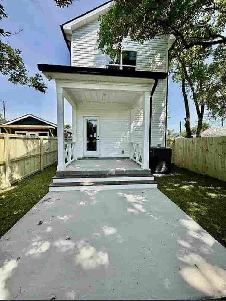 3 minutes to Downtown-Room in Home!