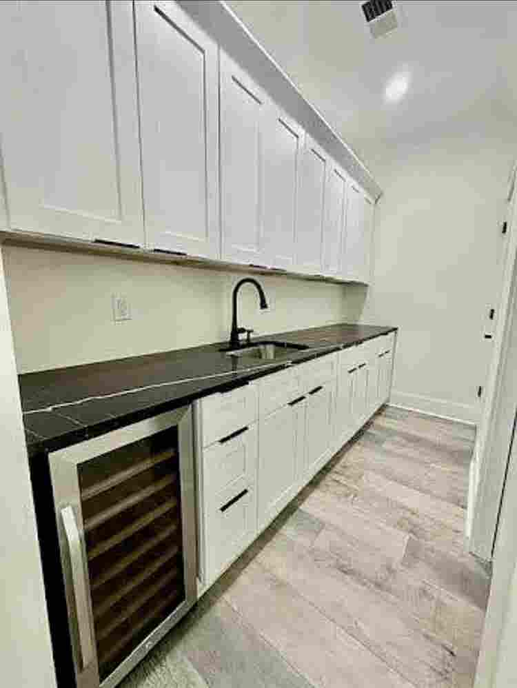 3 minutes to Downtown-Room in Home!