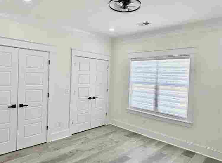 3 minutes to Downtown-Room in Home!