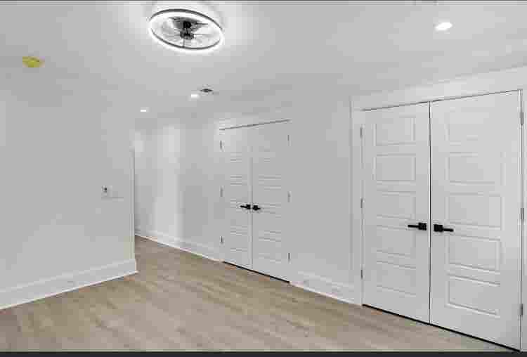 3 minutes to Downtown-Room in Home!