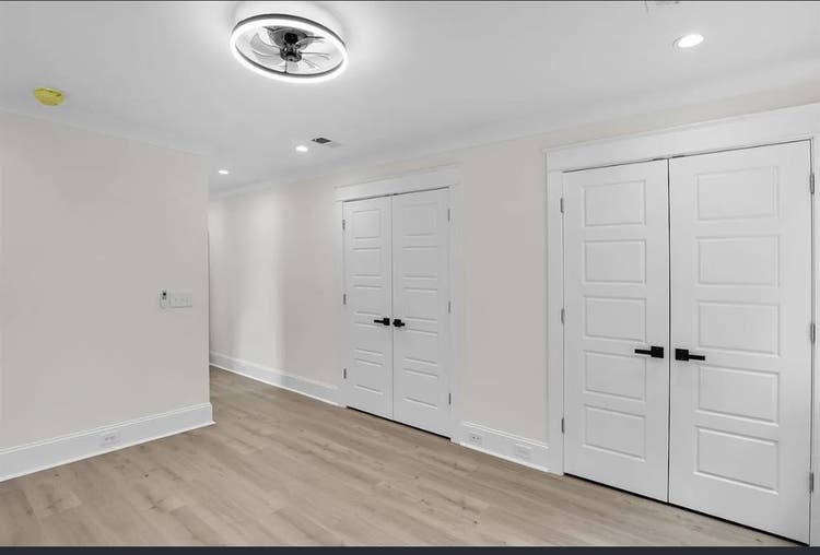 3 minutes to Downtown-Room in Home!