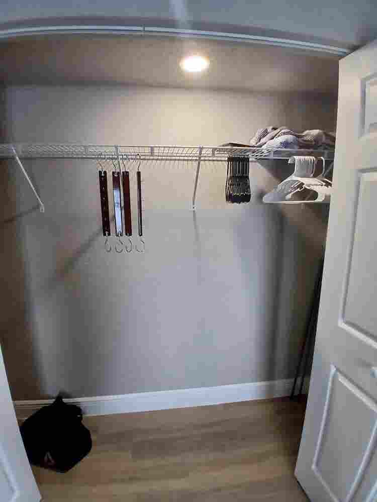 I'm looking for a female roommate