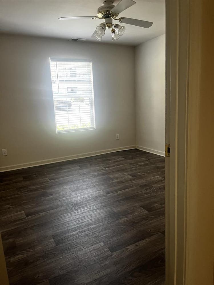 ROOM 4 RENT