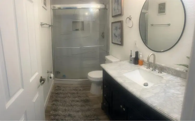 Roommate wanted/room for rent