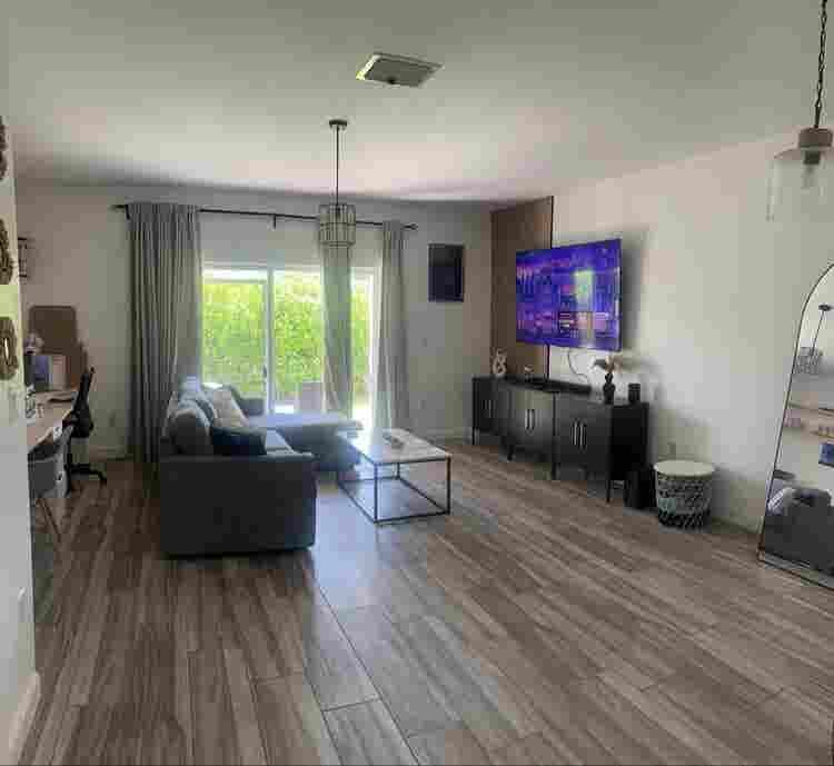 Roommate wanted/room for rent