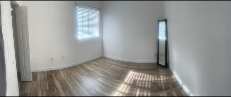 Roommate wanted/room for rent