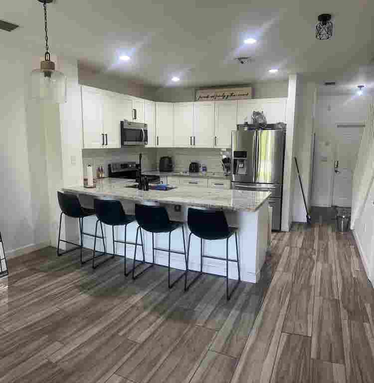 Roommate wanted/room for rent