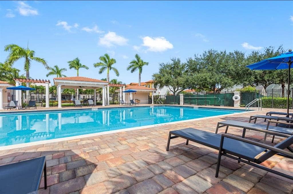 Roommate wanted/room for rent