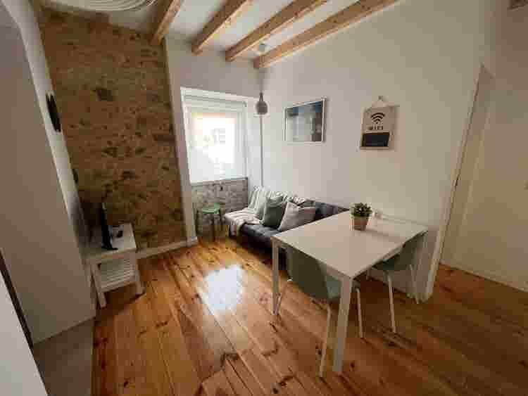 2 BR Apartment renovated furnished