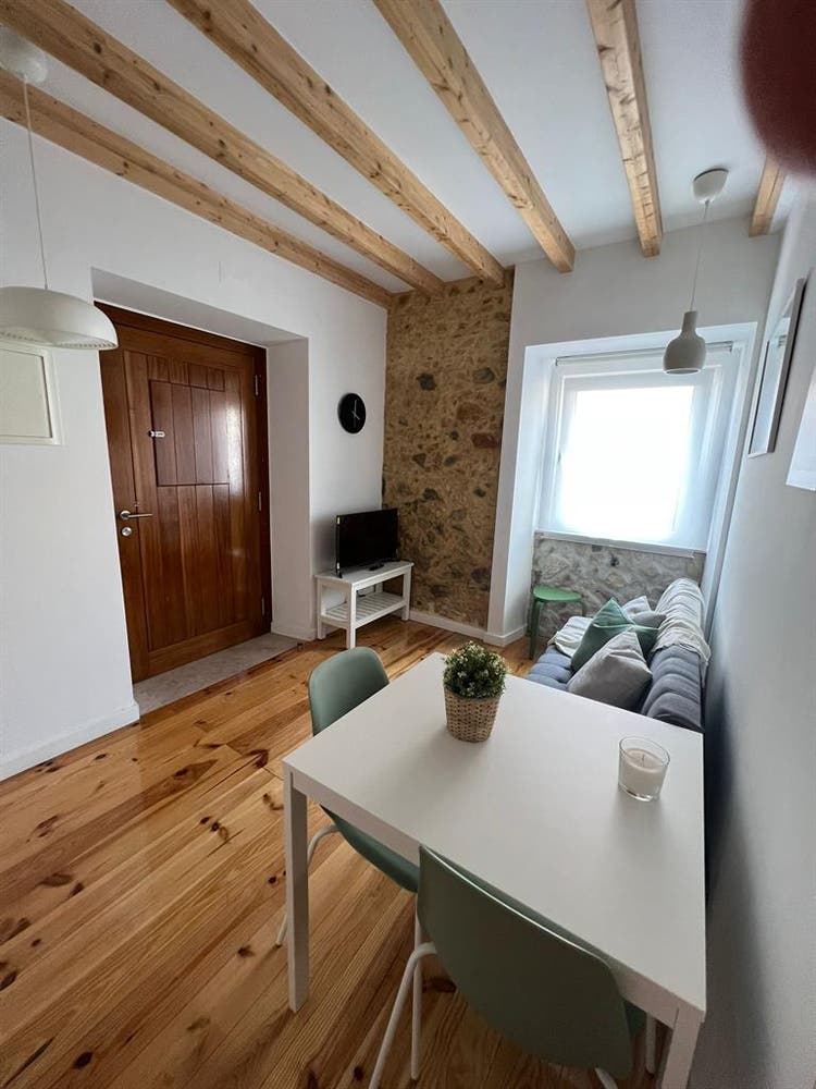 2 BR Apartment renovated furnished