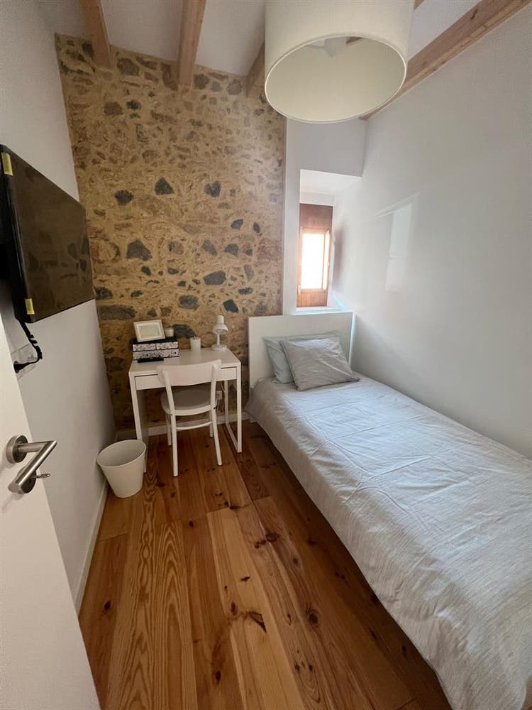 2 BR Apartment renovated furnished