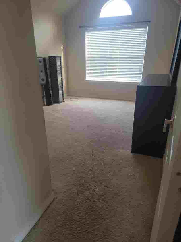 Large room with spacious closet