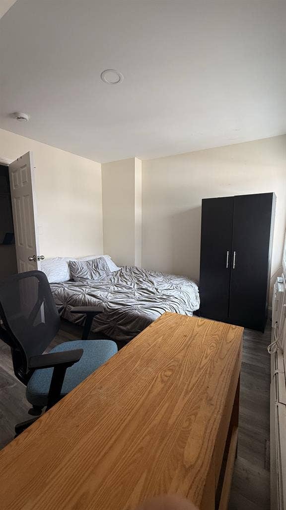 Private room for rent, utilities in