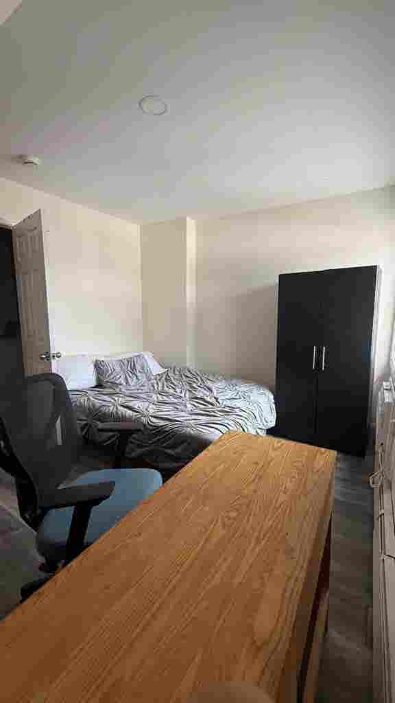 Private room for rent, utilities in