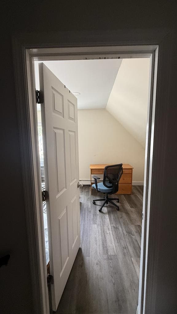 Private room for rent, utilities in