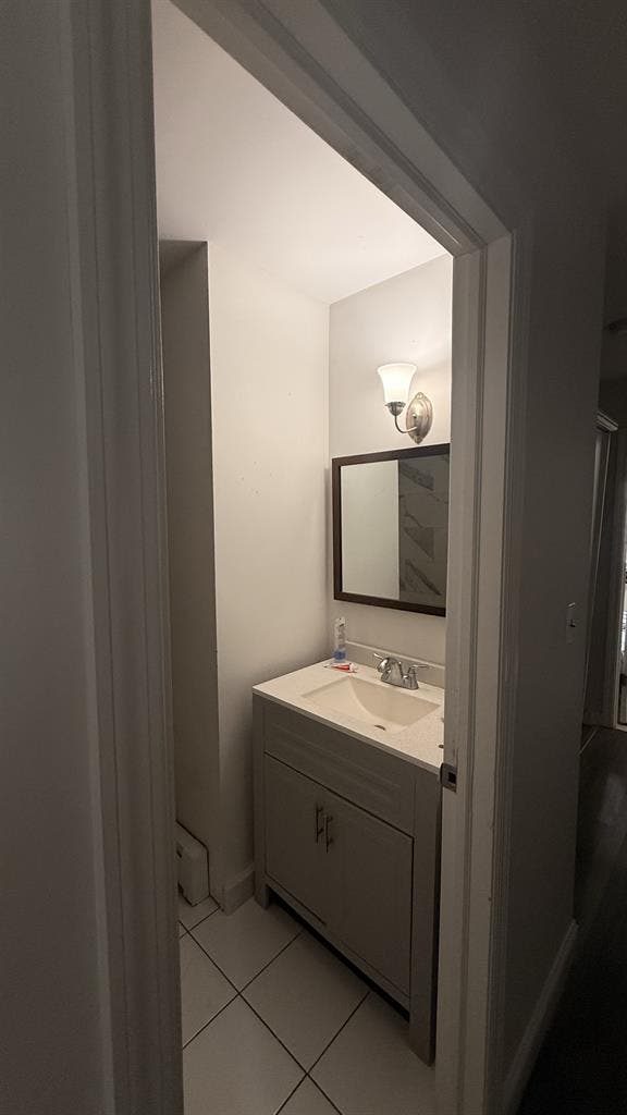 Private room for rent, utilities in