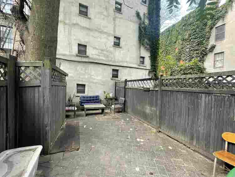 Private Room/Bathroom/Backyard