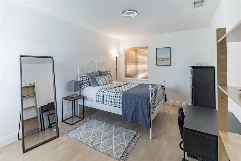 Elegant 4-Bedroom House in Costa M