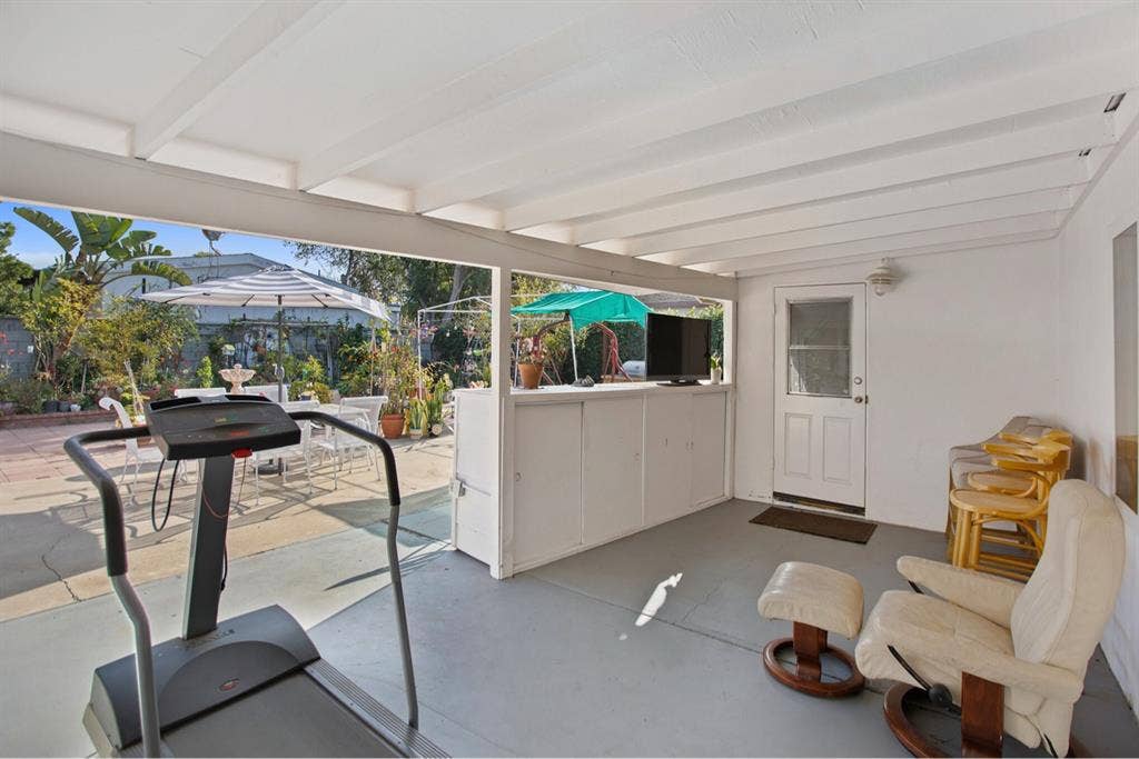 Elegant 4-Bedroom House in Costa M