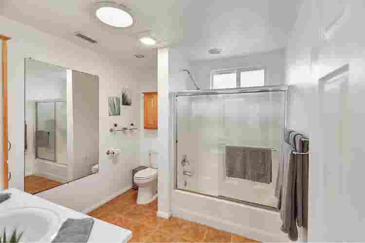 Elegant 4-Bedroom House in Costa M