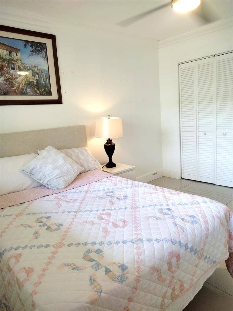 ALQUILO HABITACIÓN AMOBLADA.
