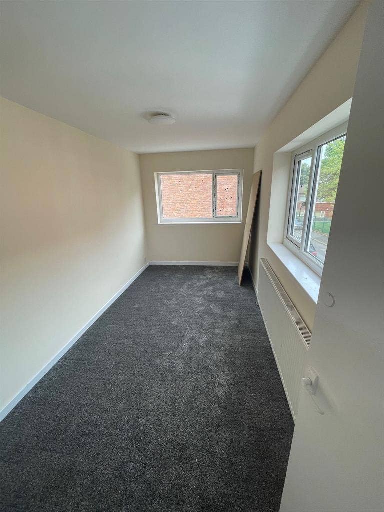 5bedroom shared accommodation.