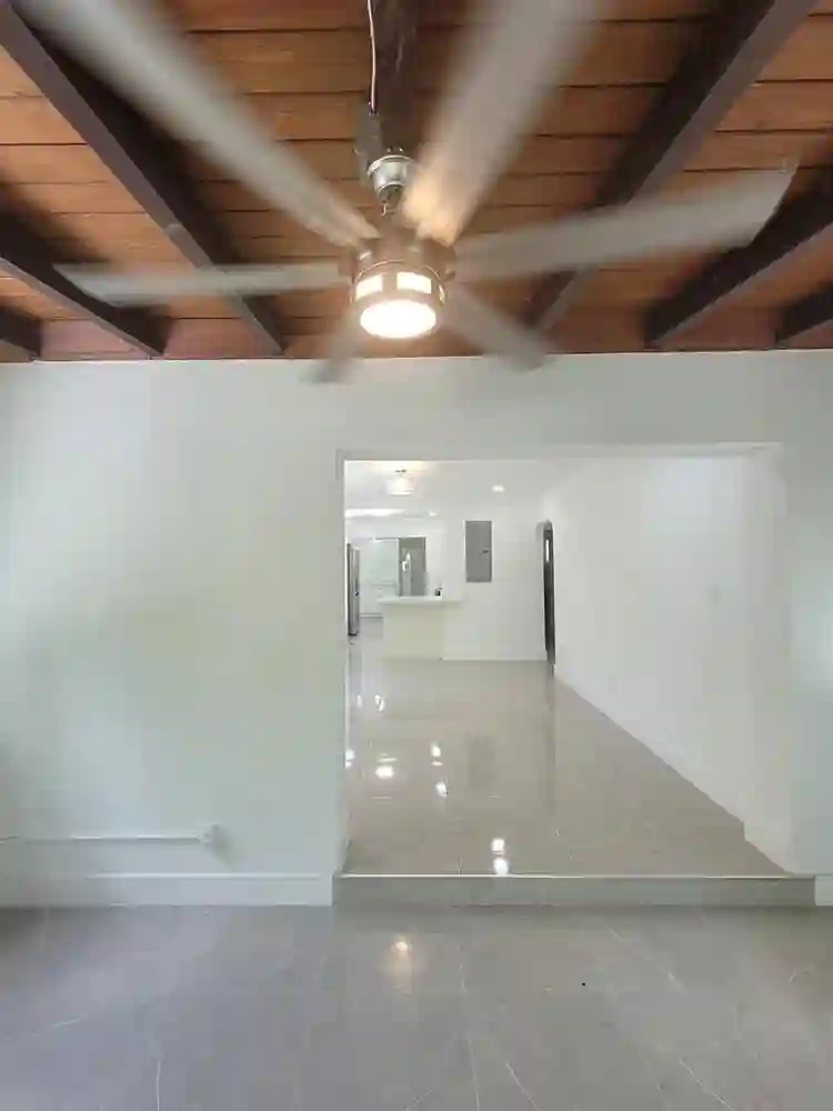 Room in Modern Hollywood Home!