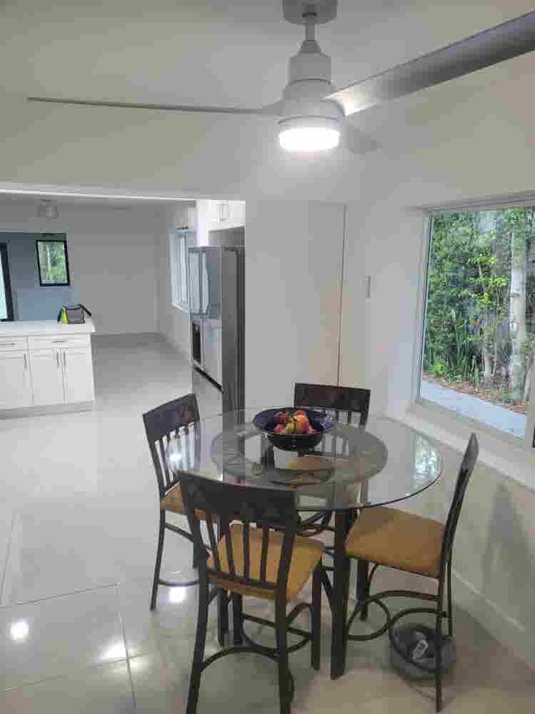 Room in Modern Hollywood Home!