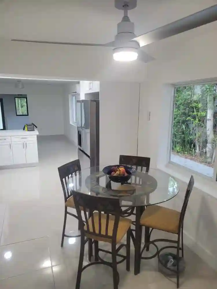 Room in Modern Hollywood Home!