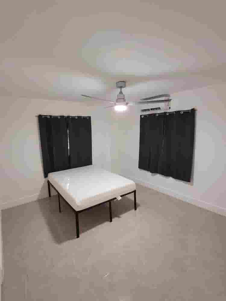 Room in Modern Hollywood Home!