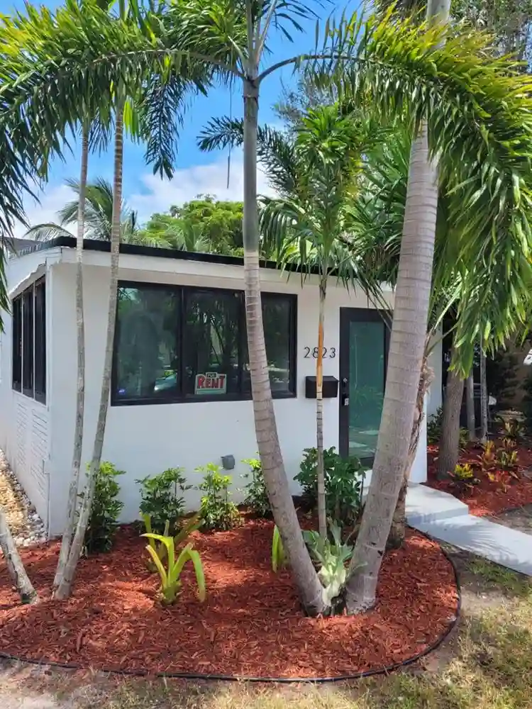 Room in Modern Hollywood Home!