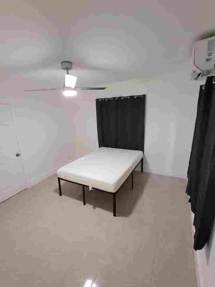 Room in Modern Hollywood Home!