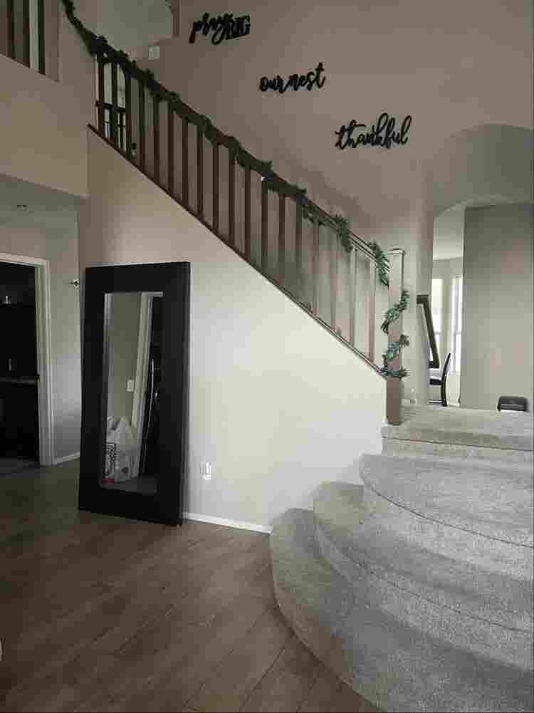 Room for rent. Desert Ridge area.